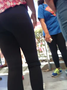 Bubble butt in tight black leggings with vpl at Six Flags