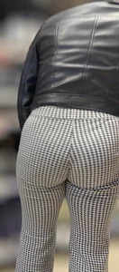 Candid butt in tight pants at the store creepshots gallery