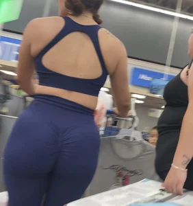 Pawg booty in camo shorts and extras