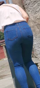 Big ass girl in tight jeans