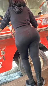 Mature MILF BBL big butt in black leggings [oc]
