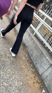 Blonde with tight ass in leggings