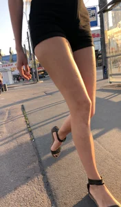 Hot Chicks in Shorts Photos