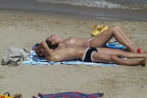 Sexy mature girls on Vilanova topless beach
