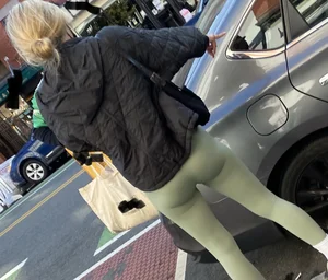 Couple more amazing behinds for you