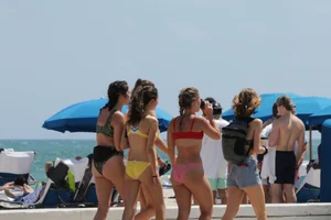 Deerfield Beach girls in bikinis