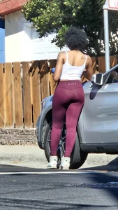 Big ass black girl in leggings