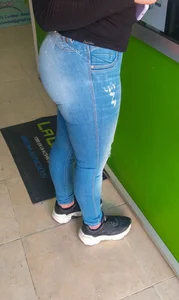 Hermoso culo en jeans apretado
