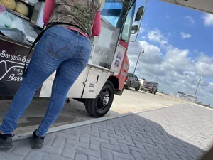 Again this thick milf at job site
