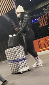 Masked Girl in Leggings With Gorgeous Booty And Legs Airport Creepshots Gallery