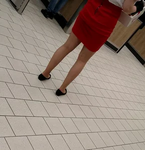 Candid girl in a red skirt and flats, nice legs creepshot