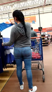 Latina with a bubble butt in tight jeans….