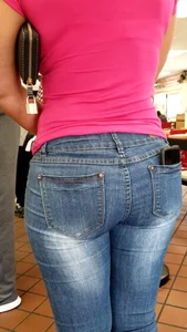 Latin milf in tight jeans showing hot ass
