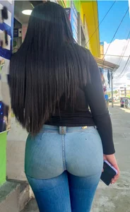 Hermoso culo en jeans apretado