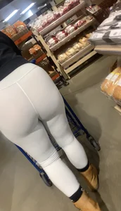 Berry thick gal  white leggings! (OC) few months old
