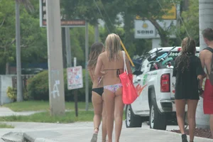 Florida beach and bikini girls