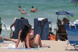 Sexy Florida beach bikini girls