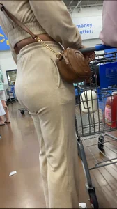 Latina milf with nice ass eating up sweats