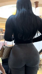 Breakneck BBL Alert — Somalian MILF window shopper (oc)
