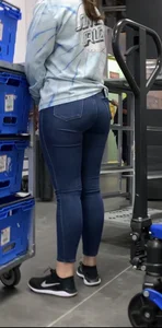 Candid ass in tight blue jeans at the store creepshots