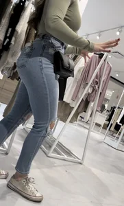 Hot Blonde Pawg In Jeans Shopping