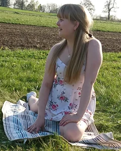 Talking to two cute candid German girls in shorts