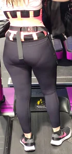 More of this beautiful ass in leggings VPL
