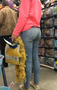 Big Sexy Ass in Tight Jeans at a Store Creepshot
