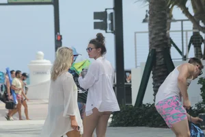 Deerfield Beach girls in bikinis