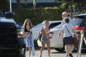 Deerfield Beach girls in bikinis