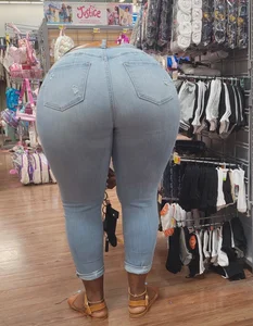 Thick Ebony w/ Big Ass bending over & squatting