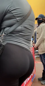 Nice Milf with phat ass in leggings VTL