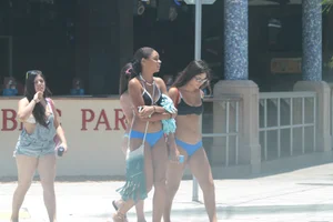 Even more hot and sexy bikini babes in Florida