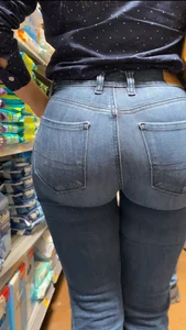 Latina Milf with tight jeans
