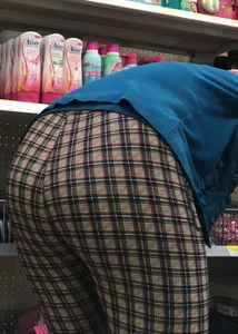 Nice big round booty in tight patterned leggings