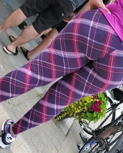 Juicy pawg milf ass in colorful leggings
