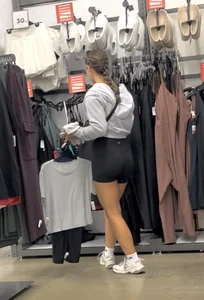 Fine af Brunette Babe with Bubble Ass (OC)