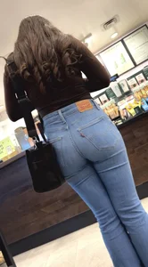jean round booty latina coed at starbucks line