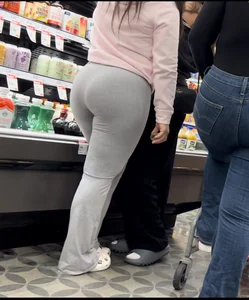 Latina :peach:Shopping with friends (OC)