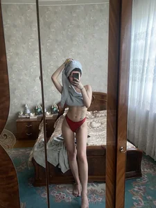 Hot amateur girls' selfies in underwear