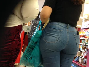Big Candid Ass in Tight Blue Jeans Grocery Store Closeup Creepshot