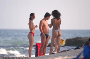 Verna topless beach girls out in the sun