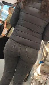 Nice thick ass in grey jeans