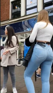 BEAUTIFUL BLONDE WITH JEANS (NOT OC)