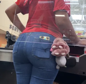 Nice Big Ass Latina in American Eagle Jeans 1