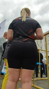 Juicy ass in spandex shorts + Gif!