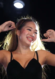 Lamyai's candid Thai concert girl in shorts