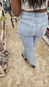 ABSOLUTE GORGEOUS EBONY FAT ASS w/ nice pedi