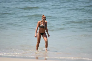 Redhead with nice tits in a bikini on the beach