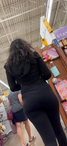 Damn fine petite latina in crop top🔥